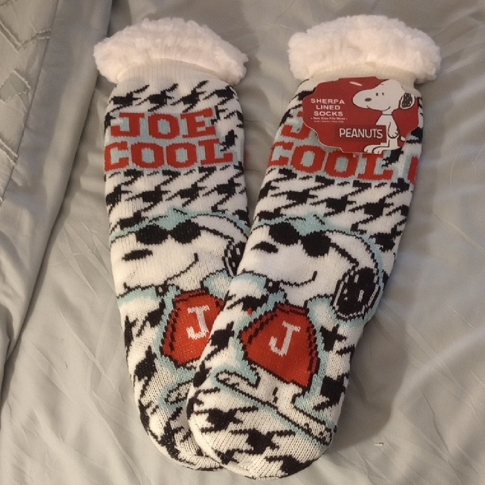 NWT Peanuts Joe Cool Sherpa Socks - Black, White, Red